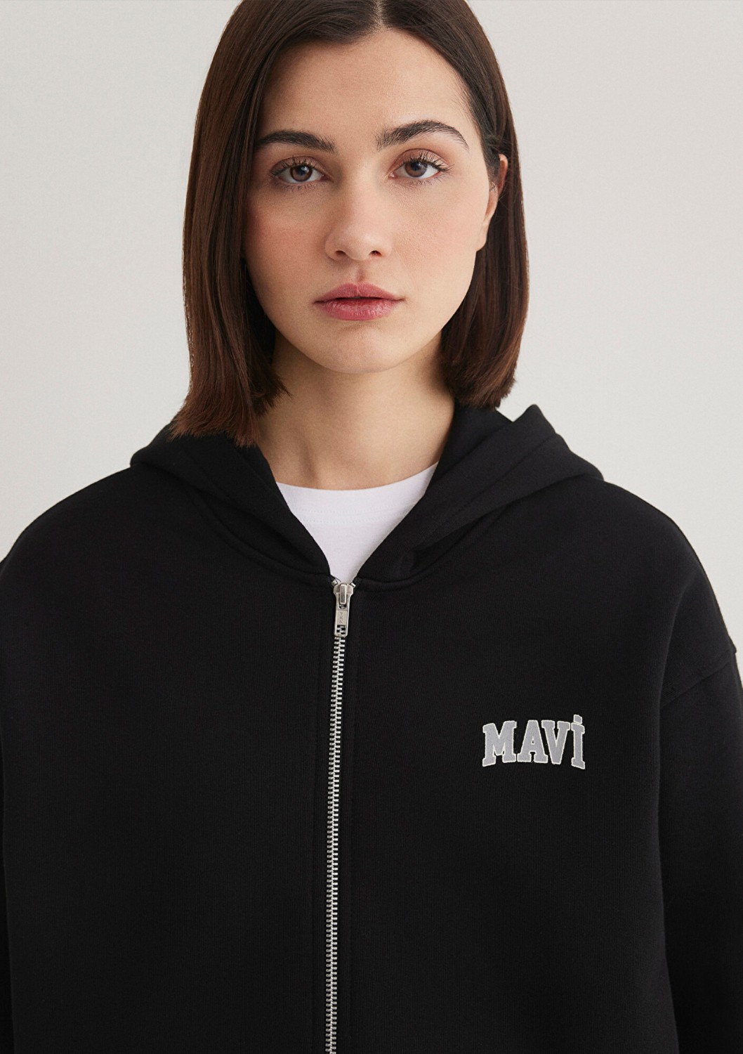 Mavi Logo Baskılı Kapüşonlu Fermuarlı Siyah Sweatshirt 1S10178-900 görsel 6