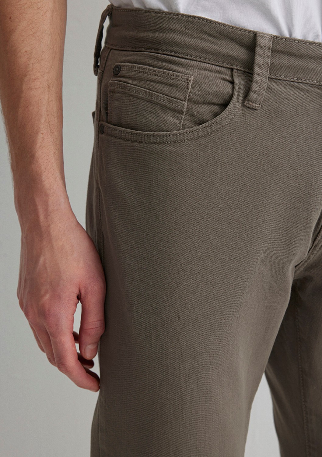 Mavi Marcus Puslu Zeytin Yeşili Comfort Gabardin Pantolon 0035188050 görsel 6