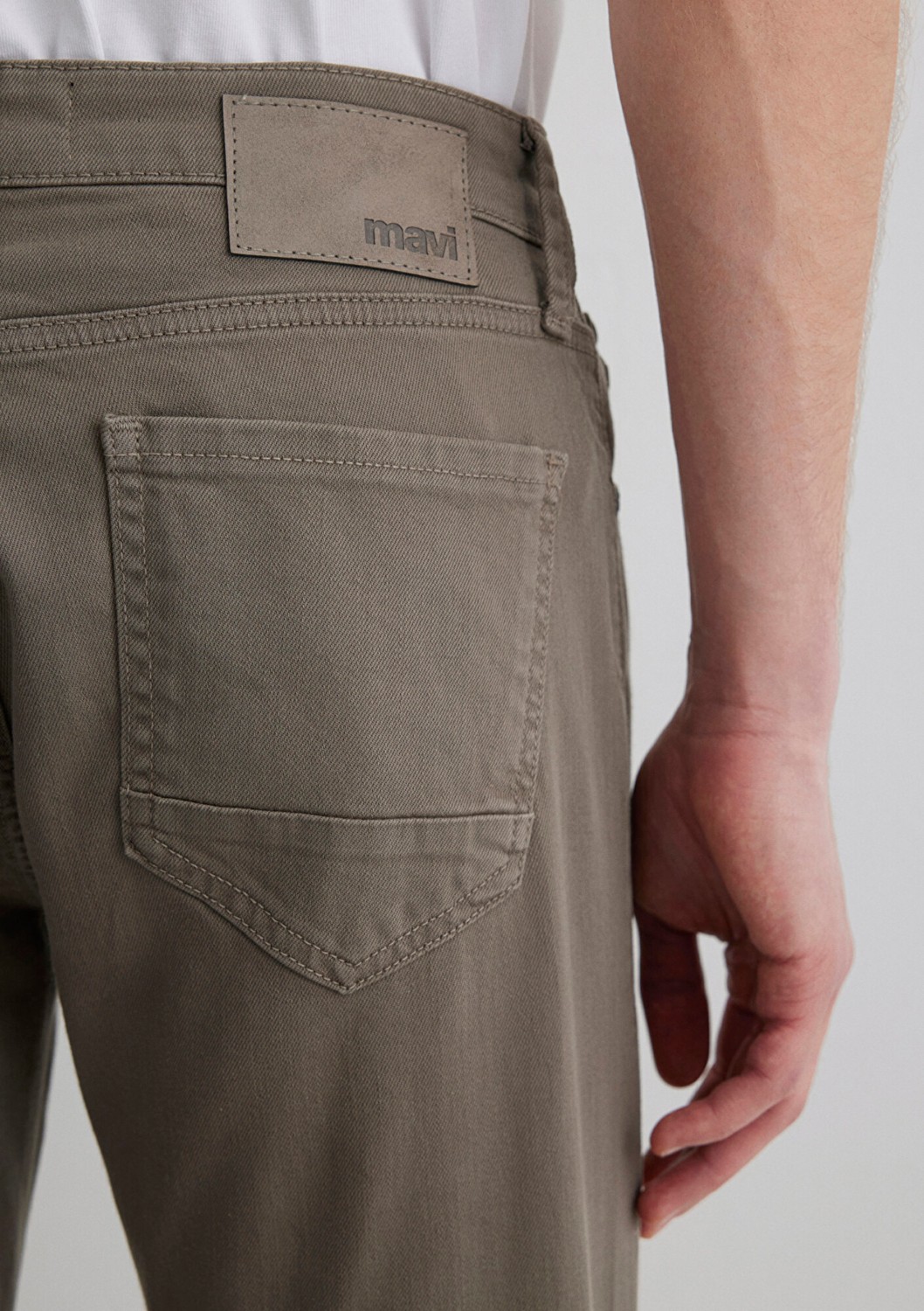 Mavi Marcus Puslu Zeytin Yeşili Comfort Gabardin Pantolon 0035188050 görsel 7