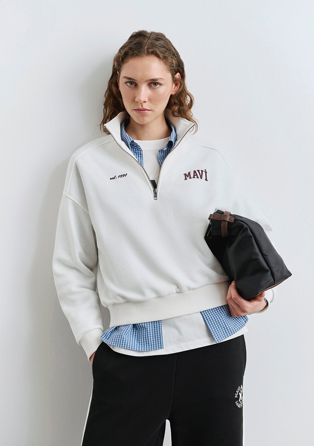Mavi Logo Baskılı Sweatshırt Kırık Beyaz