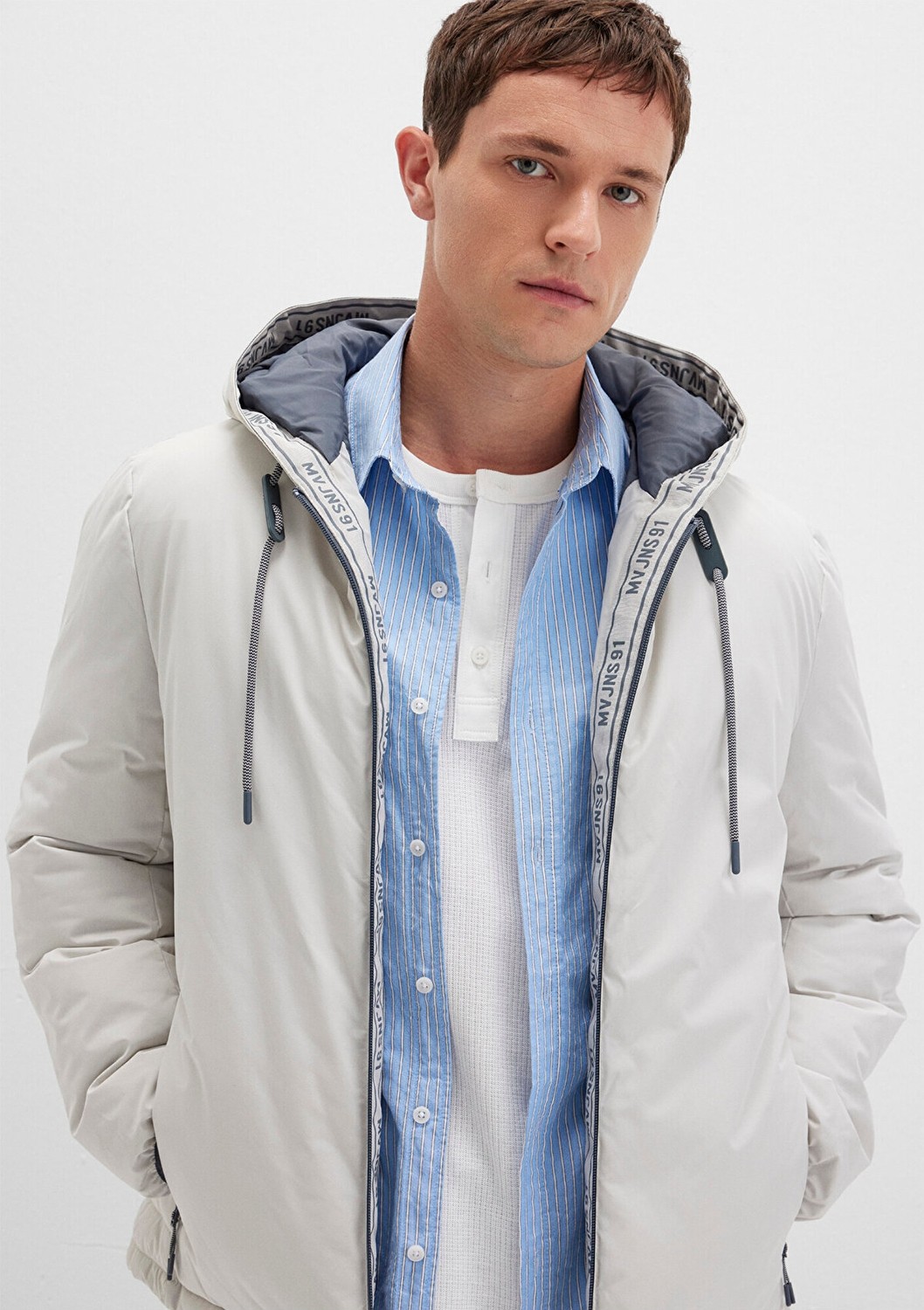 Mavi Erkek Açık Gri Kapüşonlu Şişme Mont 0110352-70080 Regular Fit Günlük Stil görsel 2