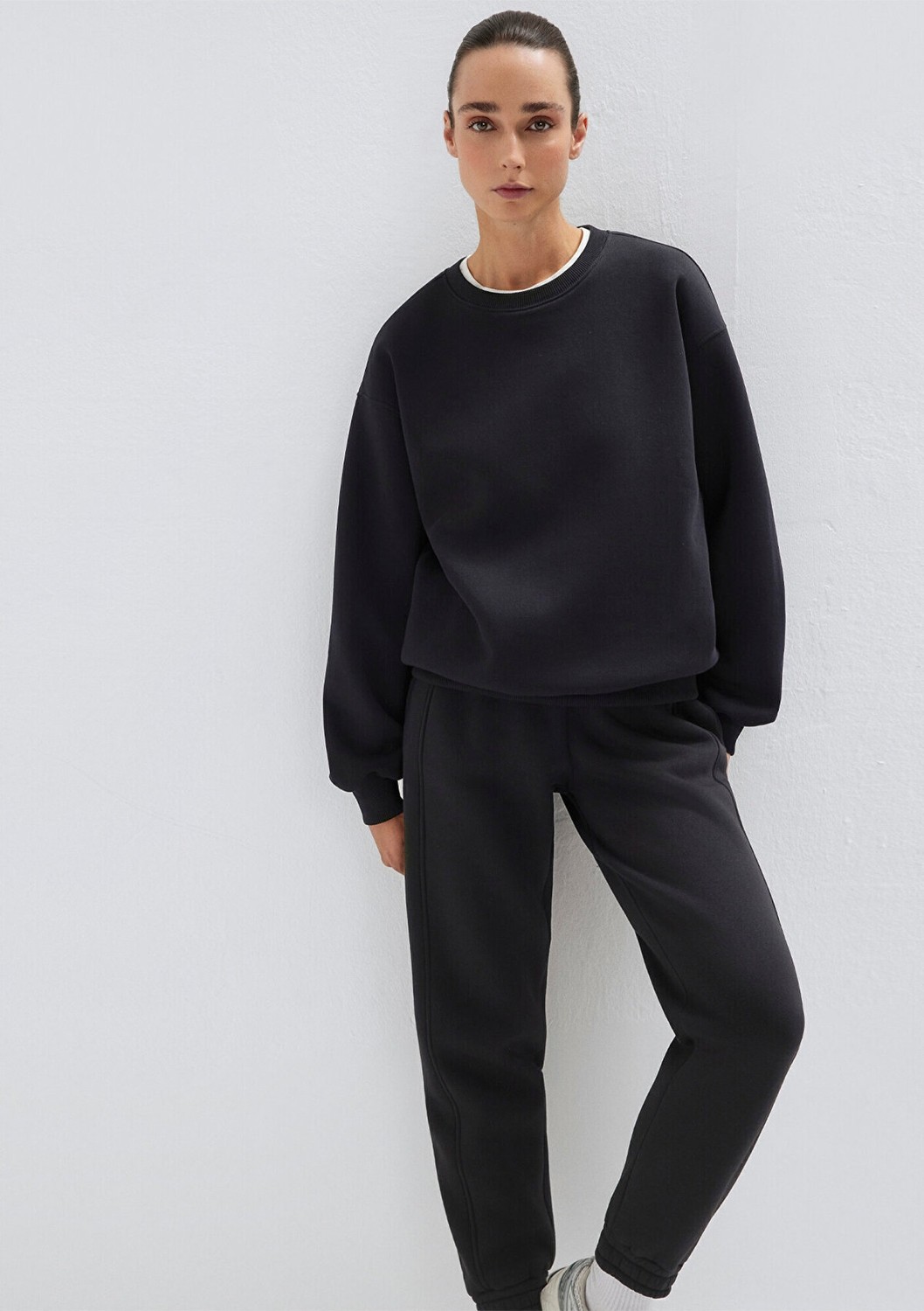 Mavi Bisiklet Yaka Siyah Basic Sweatshirt 1610198-900