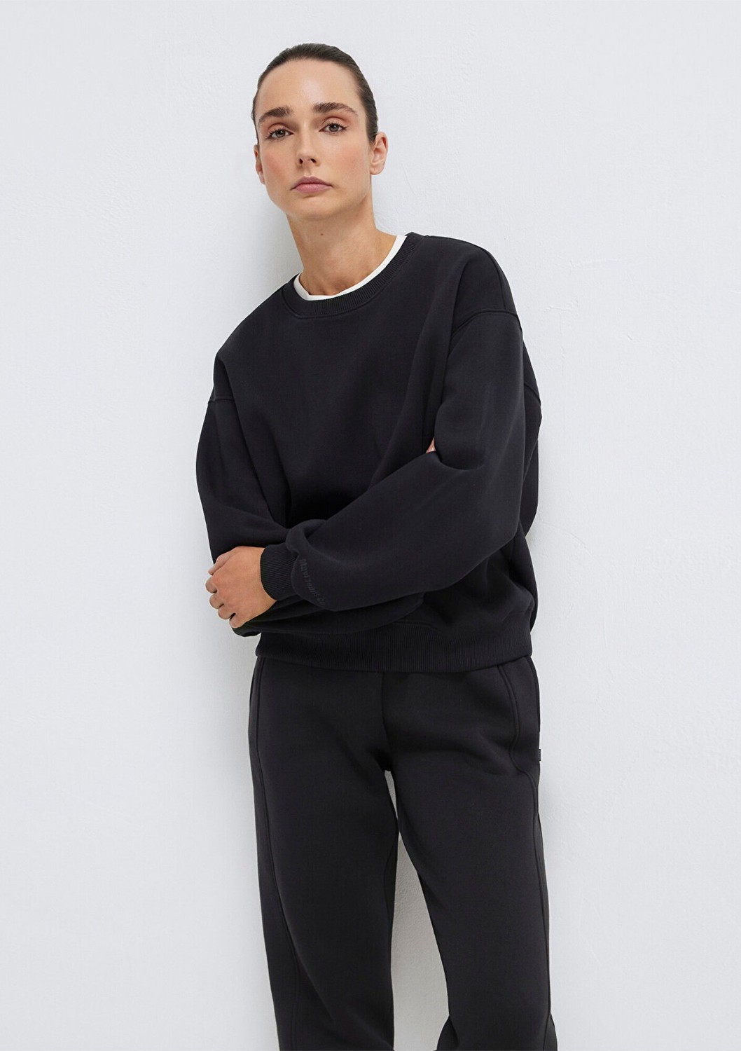 Mavi Bisiklet Yaka Siyah Basic Sweatshirt 1610198-900 görsel 2