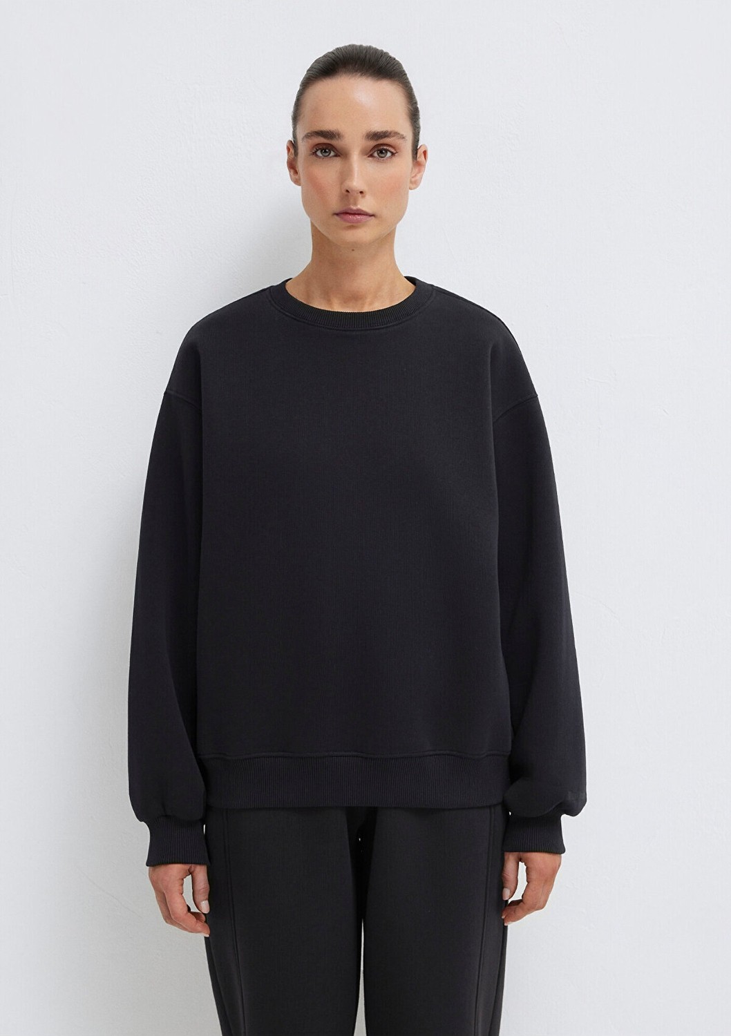 Mavi Bisiklet Yaka Siyah Basic Sweatshirt 1610198-900 görsel 4
