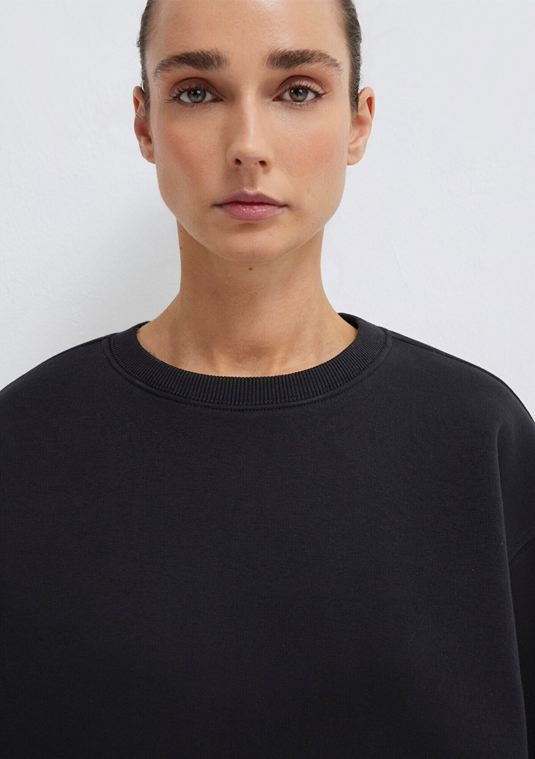 Mavi Bisiklet Yaka Siyah Basic Sweatshirt 1610198-900 görsel 7