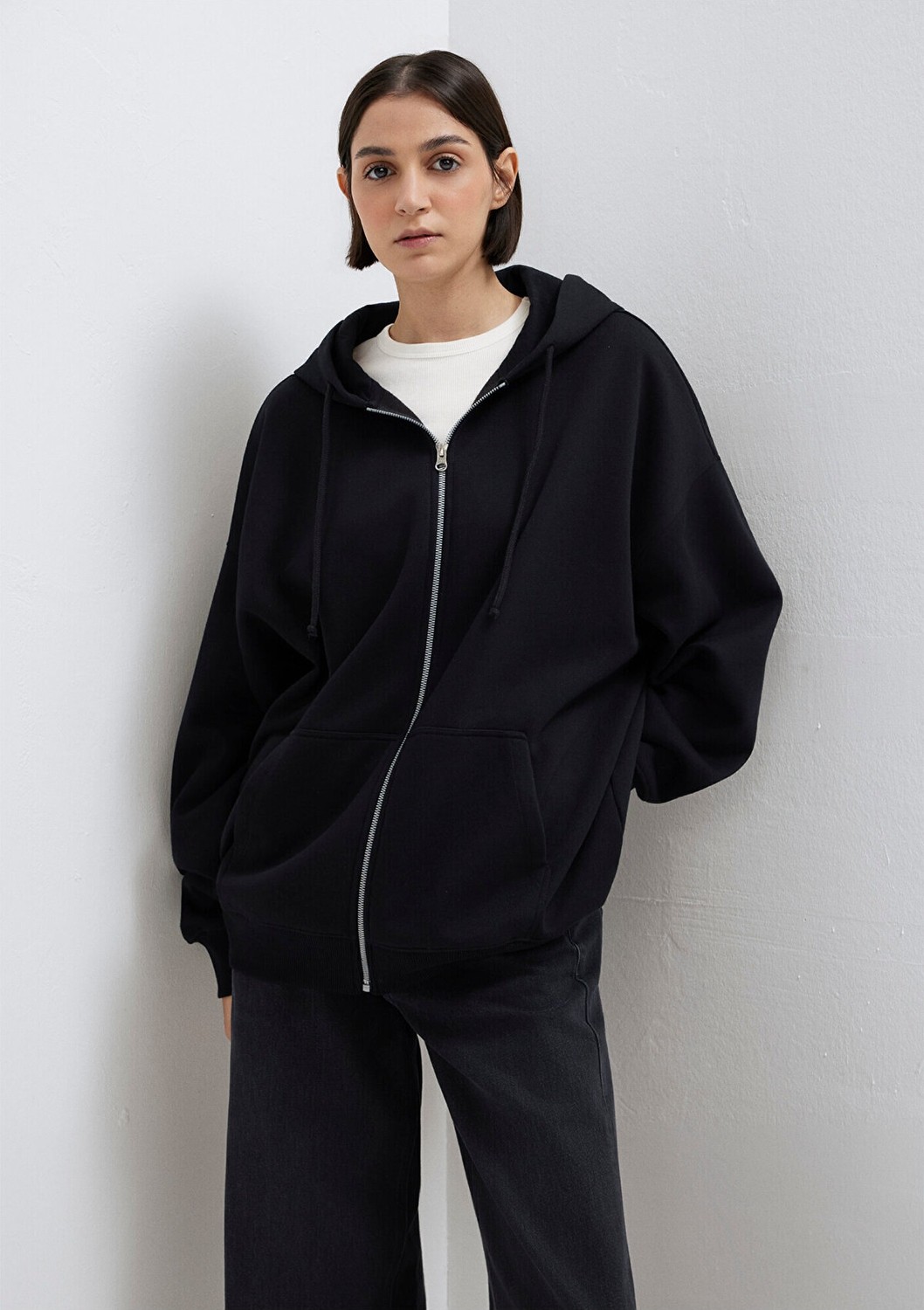 Mavi Kapüşonlu Fermuarlı Siyah Sweatshirt 1610221-900 görsel 3