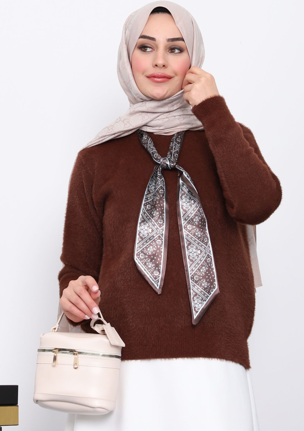 İmaj Butik Siyah Fular Detaylı Angora Yumoş Kazak görsel 5