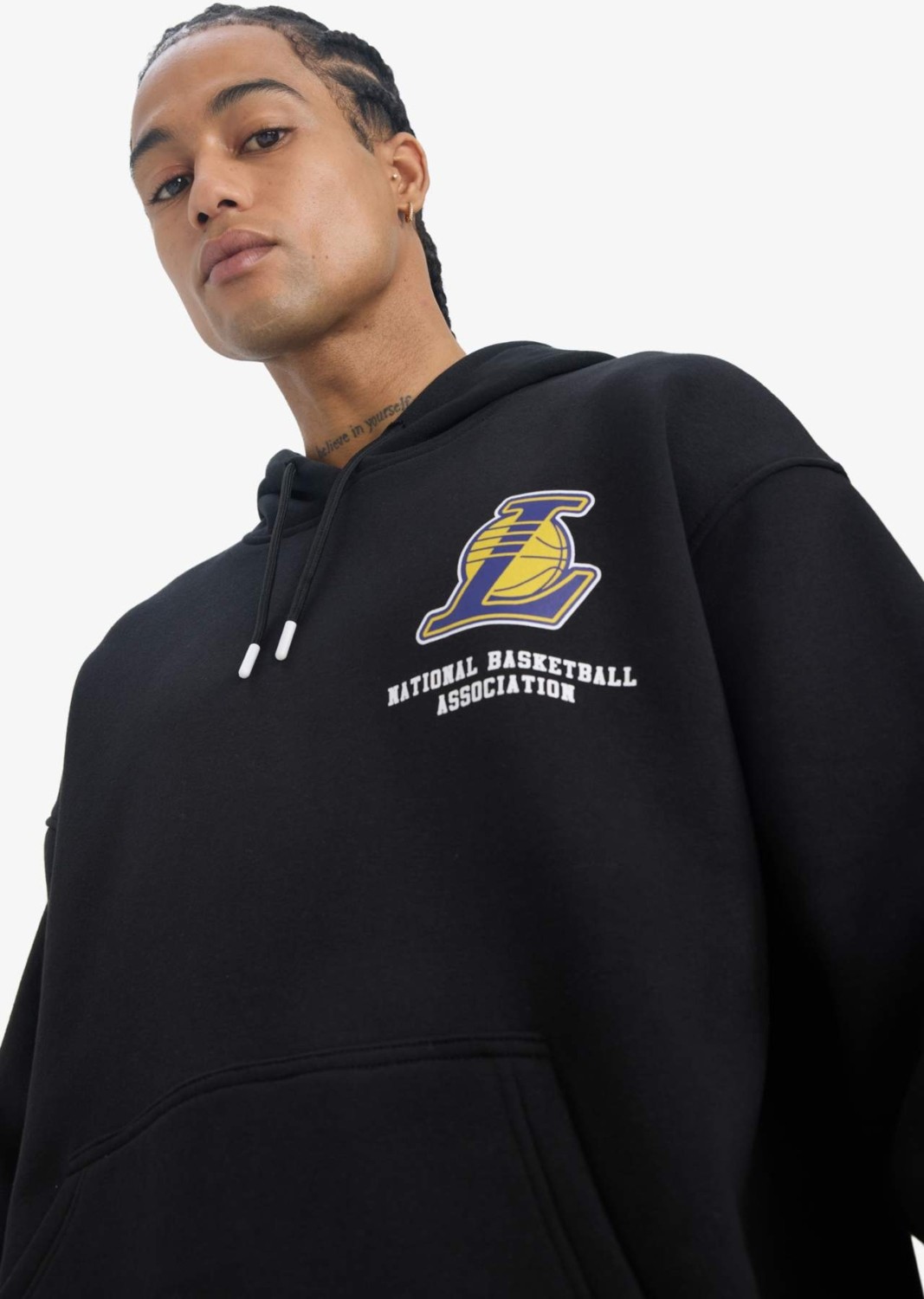 DeFacto NBA Los Angeles Lakers Oversize Geniş Kalıp Kapüşonlu Kalın Sweatshirt D8489AX25SP görsel 6