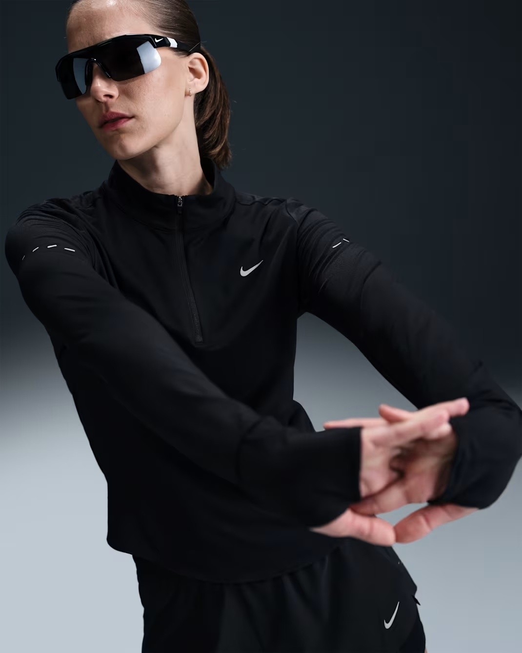 Nike Swift Dri-Fıt Uv Çeyrek Fermuarlı Kadın Koşu Üstü