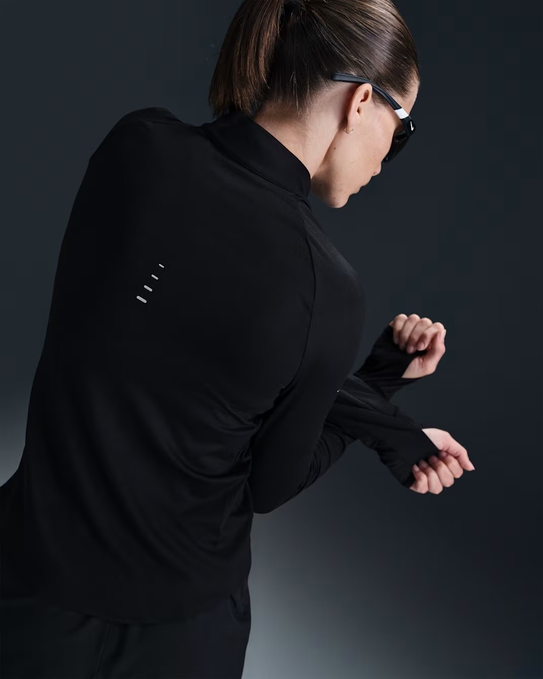 Nike Swift Dri-Fıt Uv Çeyrek Fermuarlı Kadın Koşu Üstü görsel 2