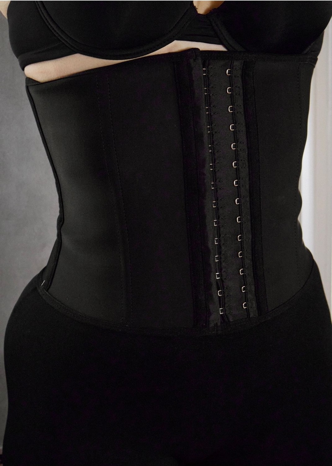 Yamuna Kısa Latex Korse Siyah görsel 2