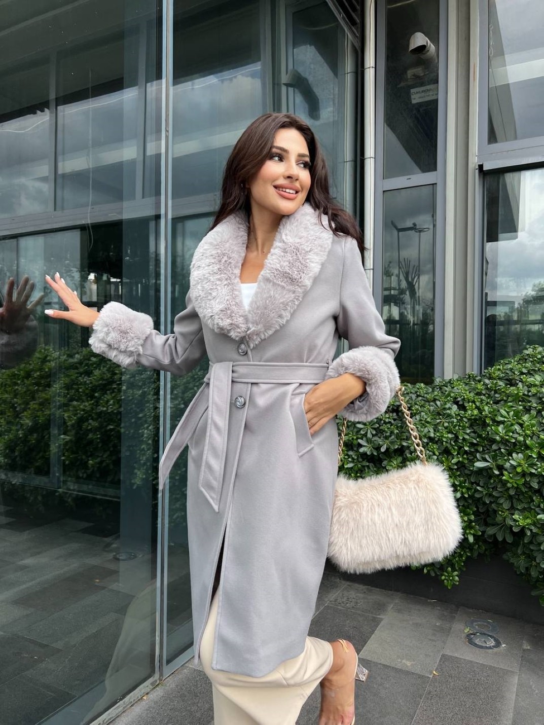 Zy Plus Yakası ve Kol Ağzı Kürklü Kuşaklı Gri Kaşe Manto görsel 2