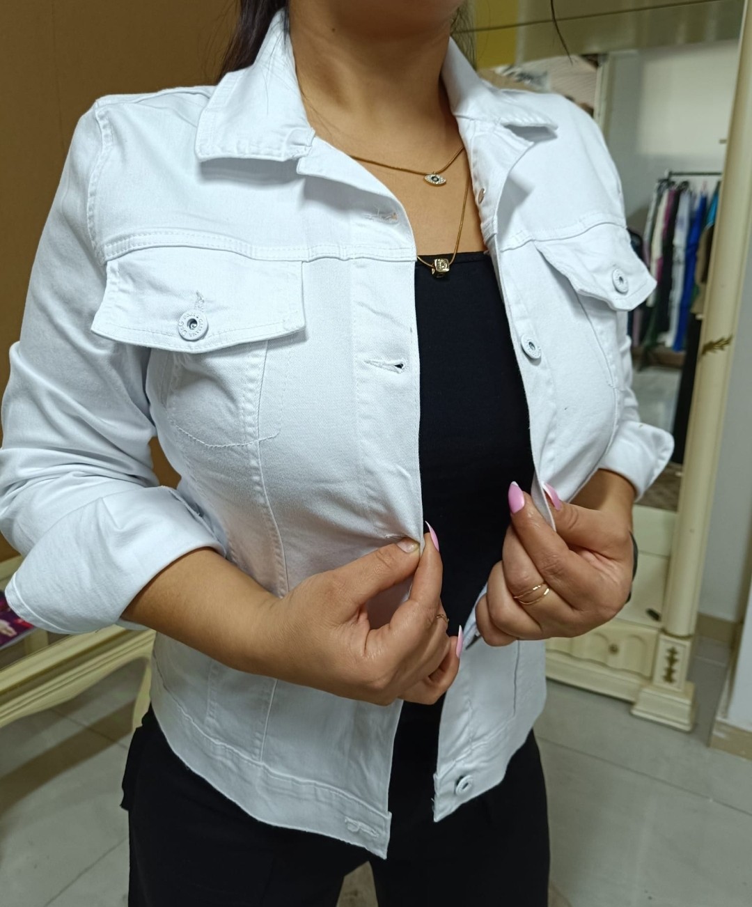 Akşen Giyim Büyük Beden Denim Kot Kumaş Likralı Beyaz Renk Kısa Jean Ceket görsel 2