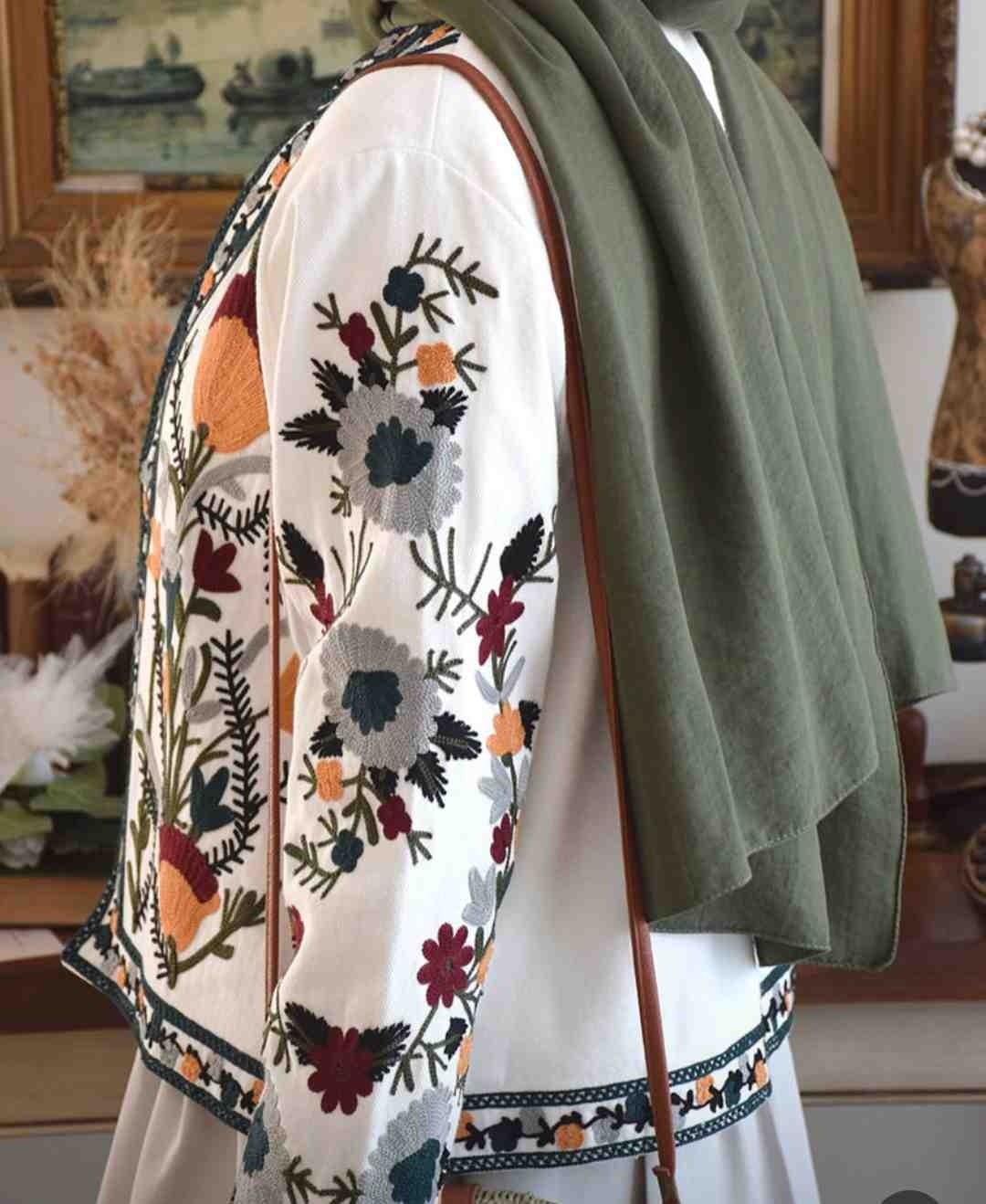 Melek Kostak Kadın Otantik Çiçek Nakışlı Vintage Tesettür Ceket görsel 2
