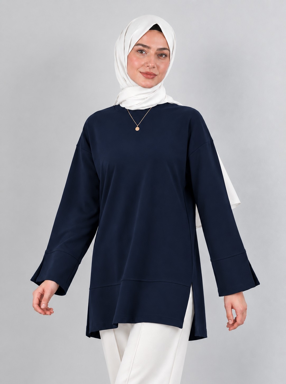 Kadın Siyah Oversize Modal Kumaş Yırtmaç Detaylı Bisiklet Yaka Tesettür Tunik görsel 6