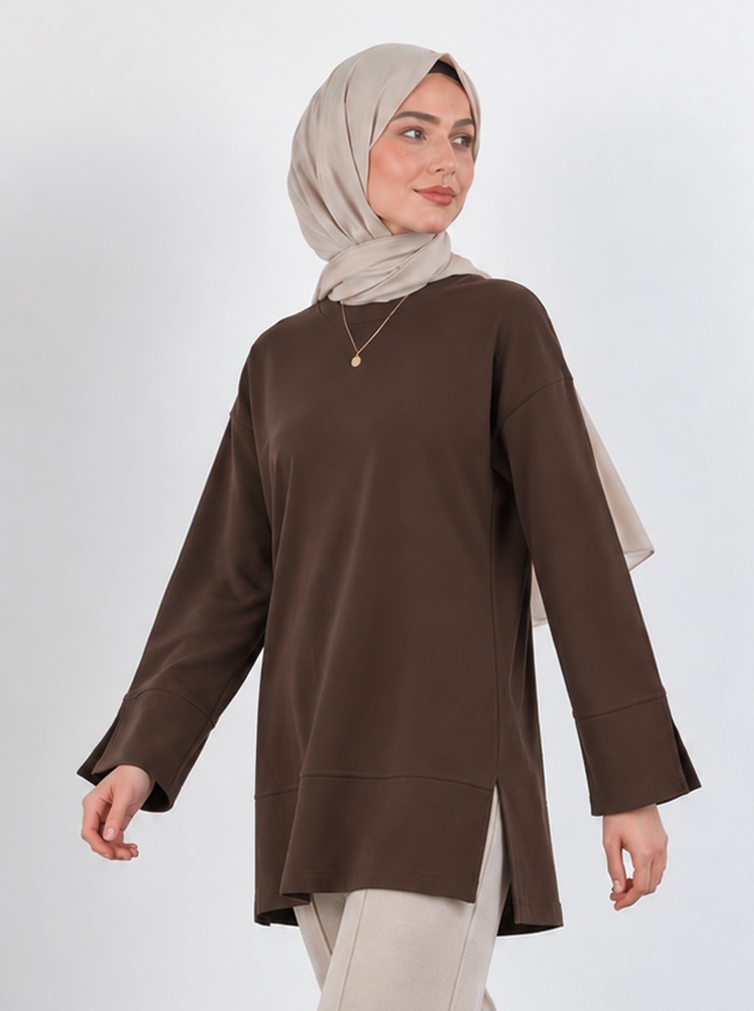 Kadın Siyah Oversize Modal Kumaş Yırtmaç Detaylı Bisiklet Yaka Tesettür Tunik