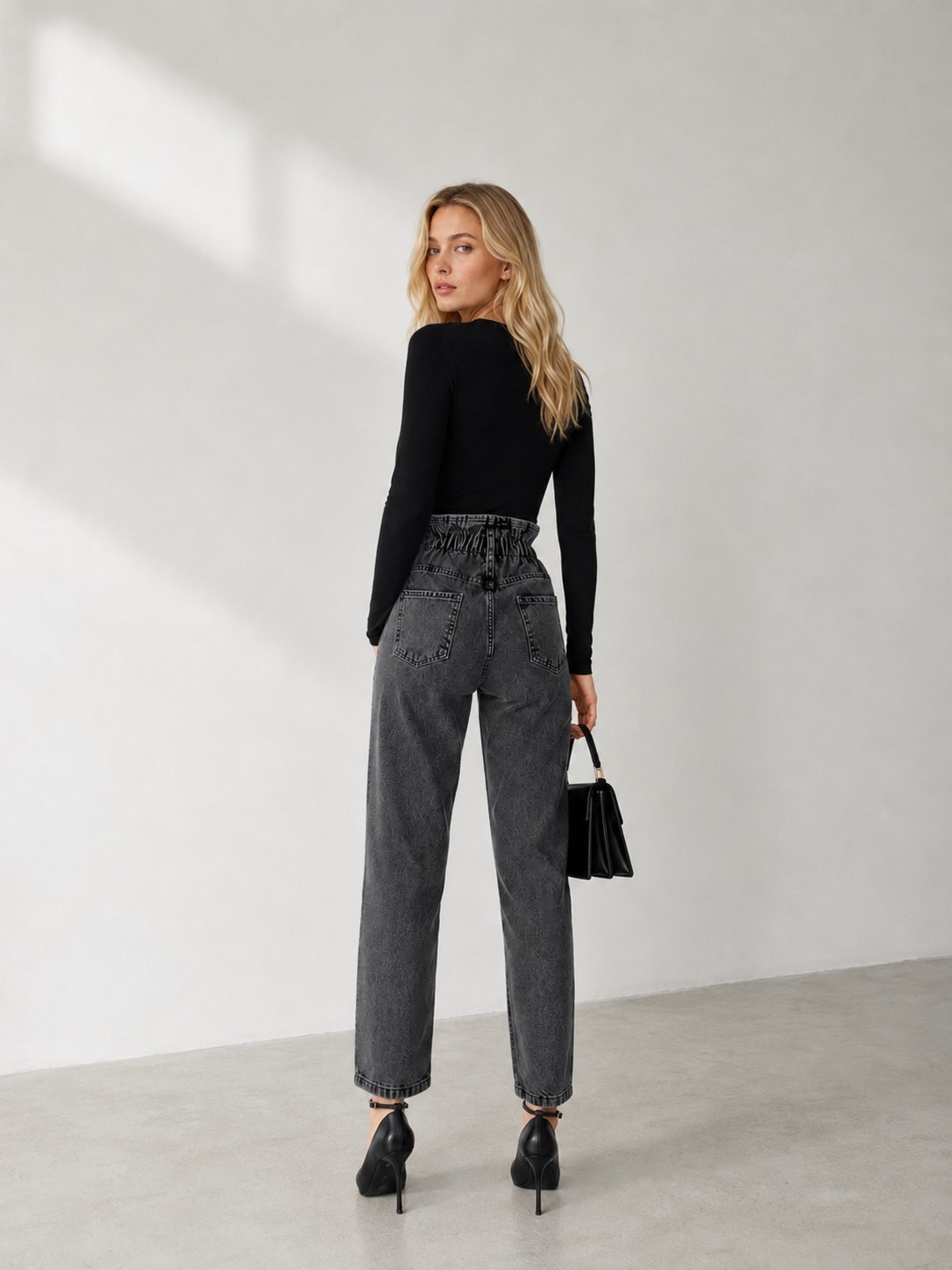 Shevega Kadın Karsiyah Yüksek Bel Çift Düğmeli Kemer Büzgülü Mom Jeans Kot Pantolon görsel 6