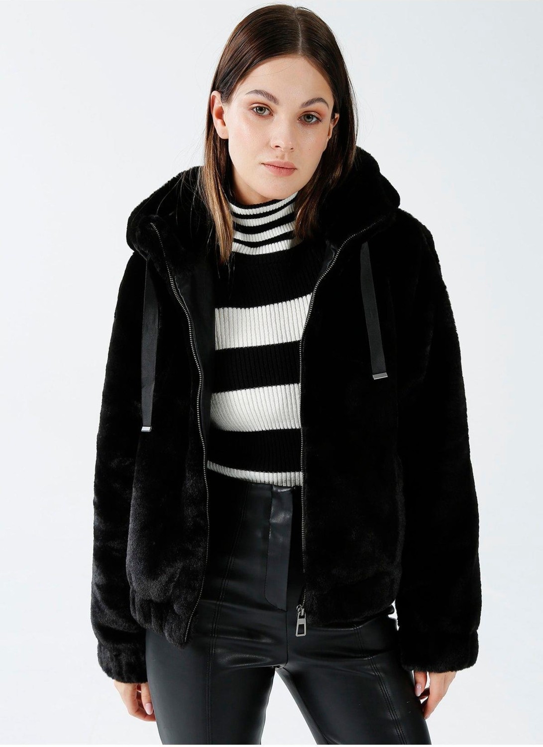 Only Kadın Siyah Kapüşonlu Uzun Kol Jacket 15260047 Düz Desenli Günlük Stil