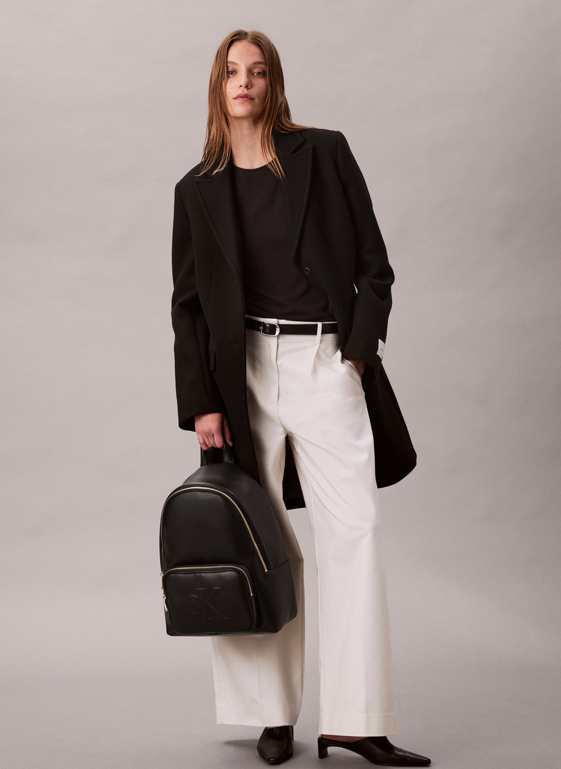 Calvin Klein Siyah Kadın Sırt Çantası LV04F3233G Şık Görünüm ve Ergonomik Tasarım ile Günlük Kullanım İçin görsel 4