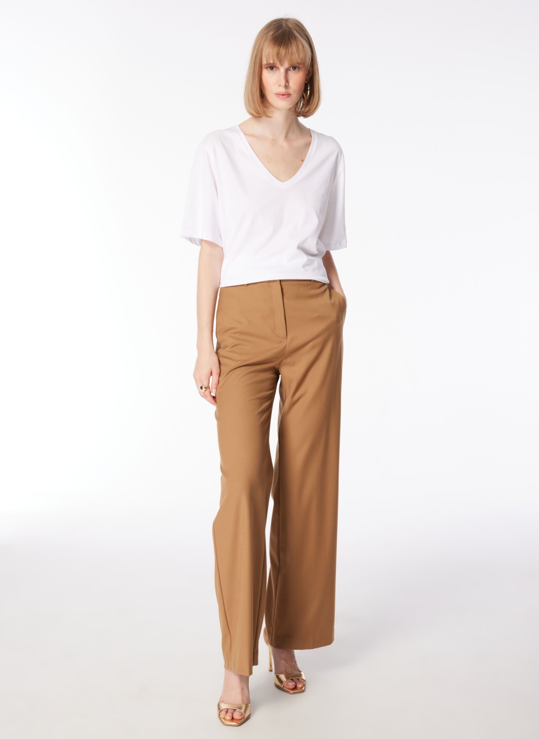 Fabrika Beyaz Kadın V Yaka Oversize T-Shirt TALITA görsel 8