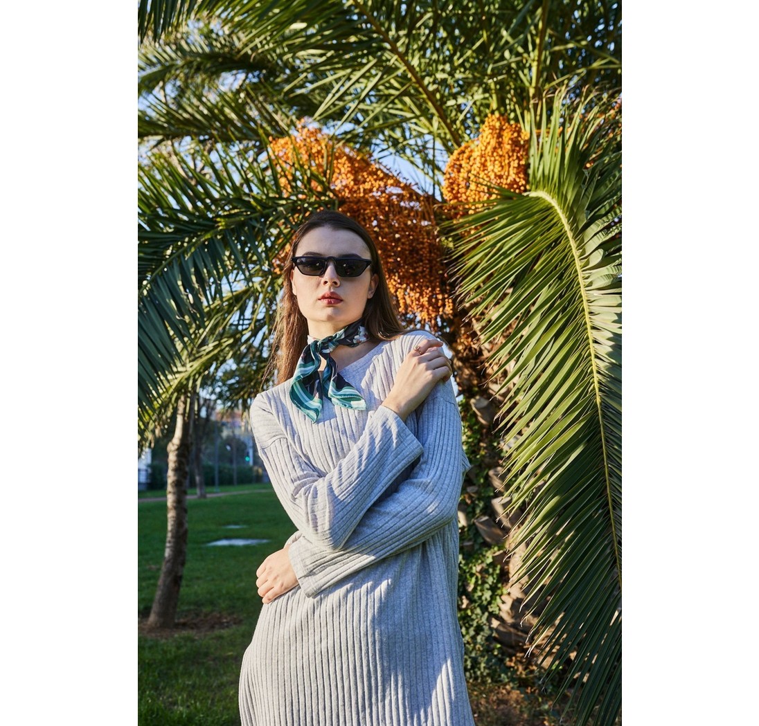 Dscarf Stilist Kadın Şal %100 Polyester Renkli Çiçek Desenli Günlük ve Özel Gün Kullanımına Uygun görsel 7