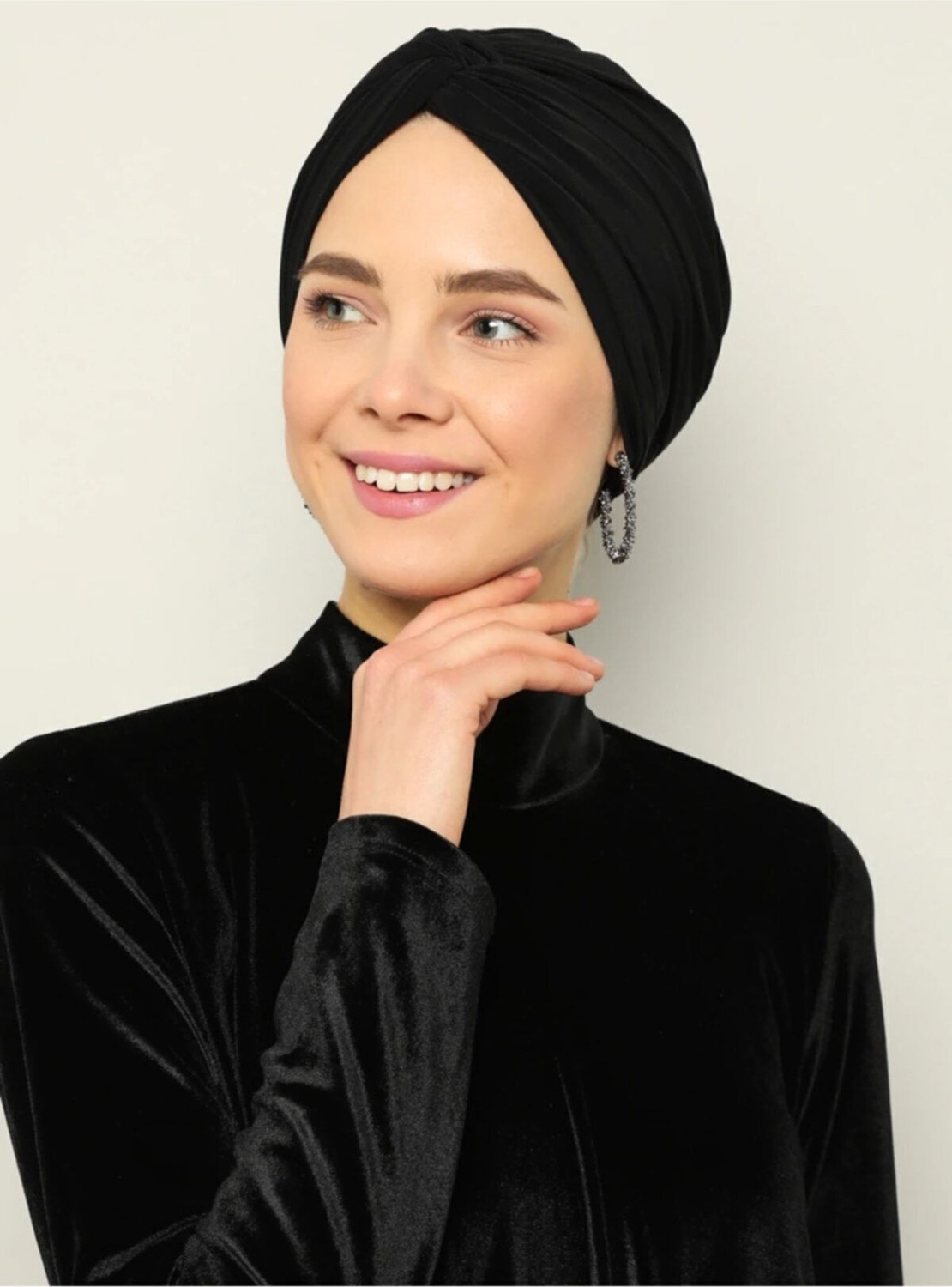 Mervin Şal Dolama Bone %100 Polyester Siyah Renkli Şık Tasarım Kadınlar İçin görsel 5