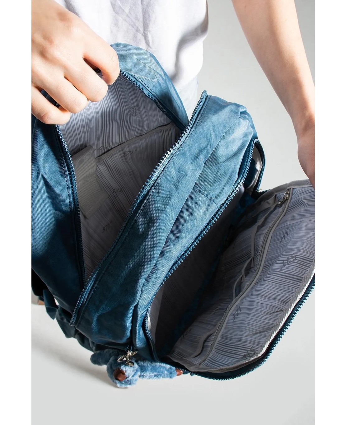 571 Collections Çanta Ultra Hafif Çok Cepli Su Geçirmez Sırt Çantası Unisex Laci (Model: 571-1K) görsel 5