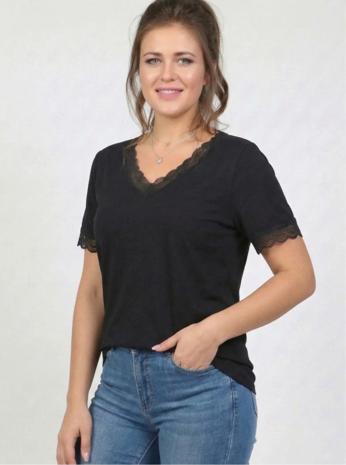 Curvy Trend Büyük Beden Yaka ve Kol Ucu Dantel Kısa Kol Viskon Bluz görsel 2