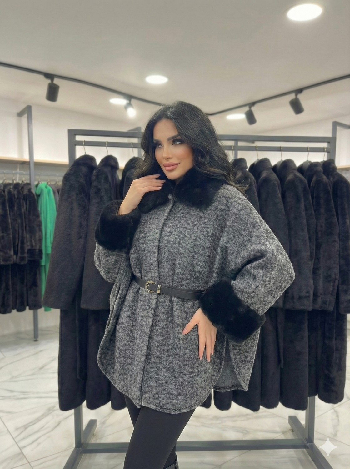 Ribana Classic Kadın Kemerli Yakası ve Kolları Kürklü Buklet Kaşe Panço Siyah D99844 görsel 2