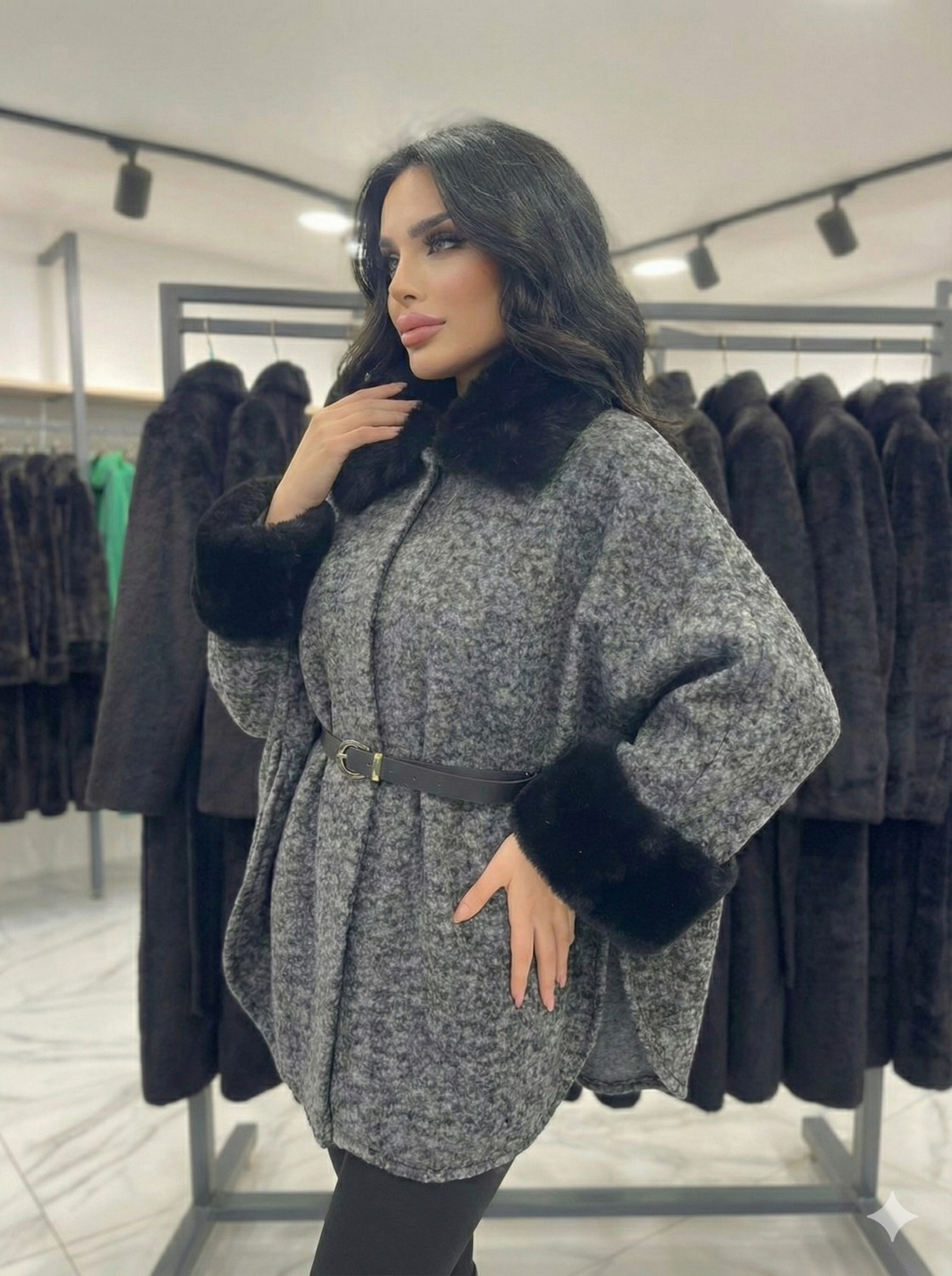 Ribana Classic Kadın Kemerli Yakası ve Kolları Kürklü Buklet Kaşe Panço Siyah D99844 görsel 3
