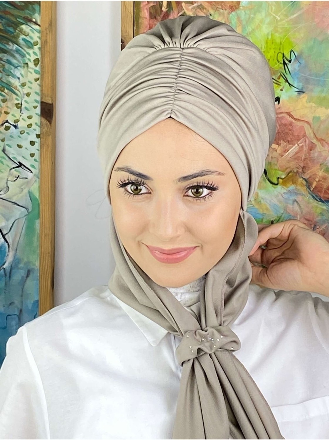Butik Ambar Büzgülü Taşlı Tokalı Atkılı Taş Rengi Bone