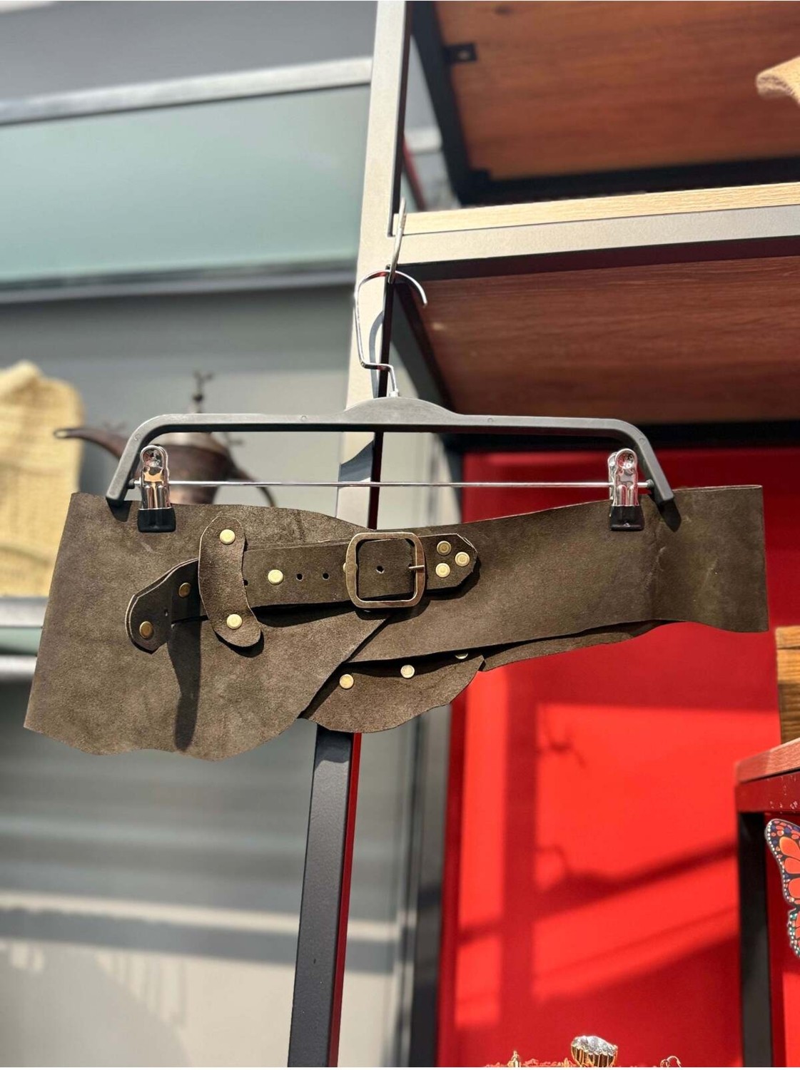 Yılday Gür Butik Clyde El Yapımı Nubuk Tasarım Kemer görsel 2
