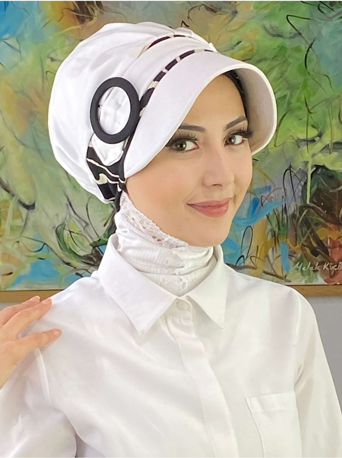 Butik Ambar Nazlı Model Tokalı Siyah Zebra Desenli Tesettür Beyaz Şapka görsel 2