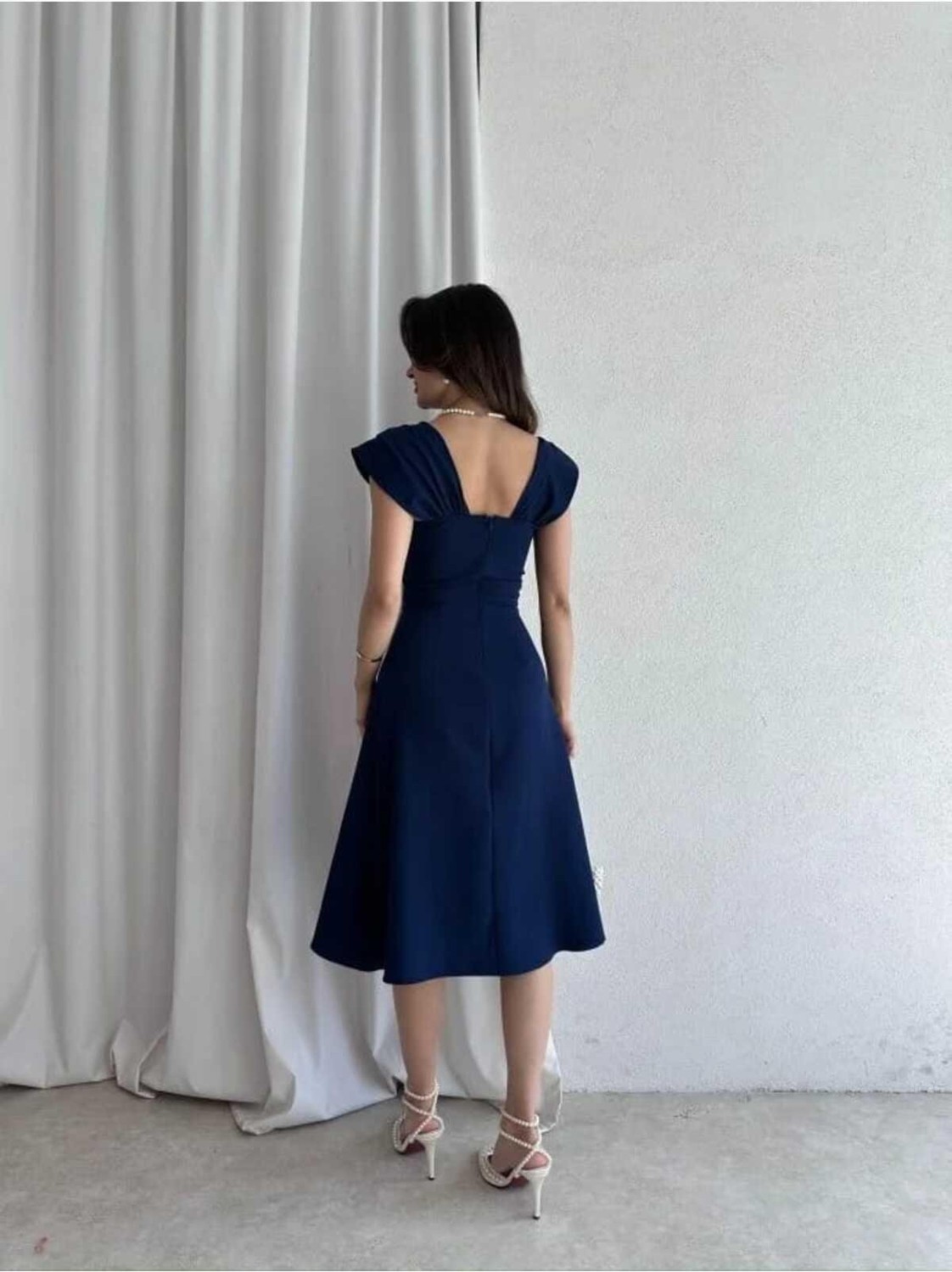 Moda Durağı Sıralı Incili Midi Elbise Lacivert görsel 2