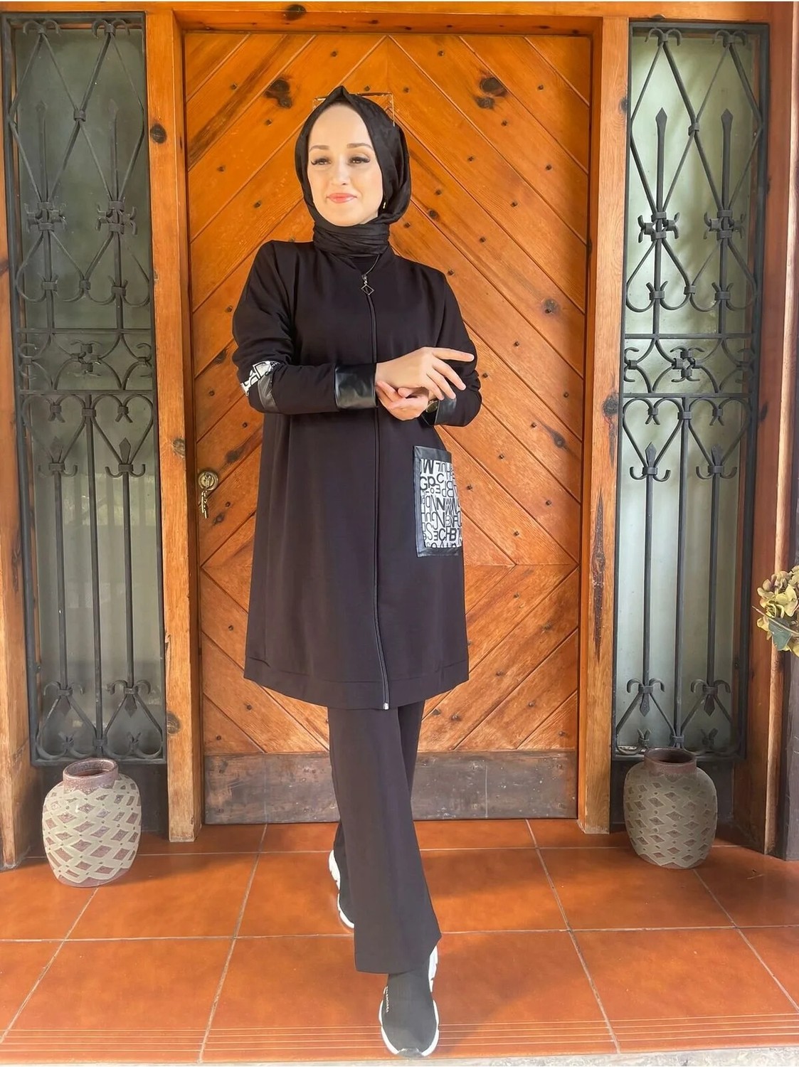 Aysun Aydemir Şıklığı ve Rahatlığı Sunan 2 Iplik Deri ve Harf Cep Detaylı Tesettür Eşofman Takım görsel 4