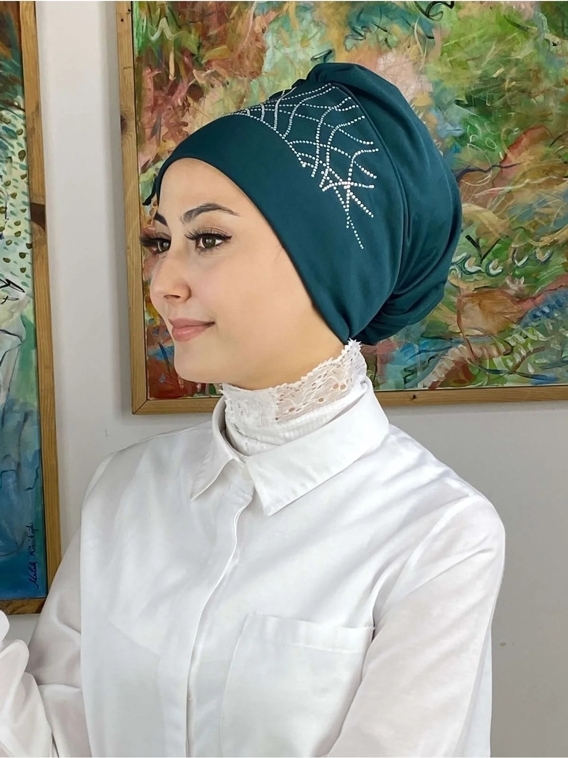 Butik Ambar Taç Model Taşlı Petrol Yeşili Bone görsel 2