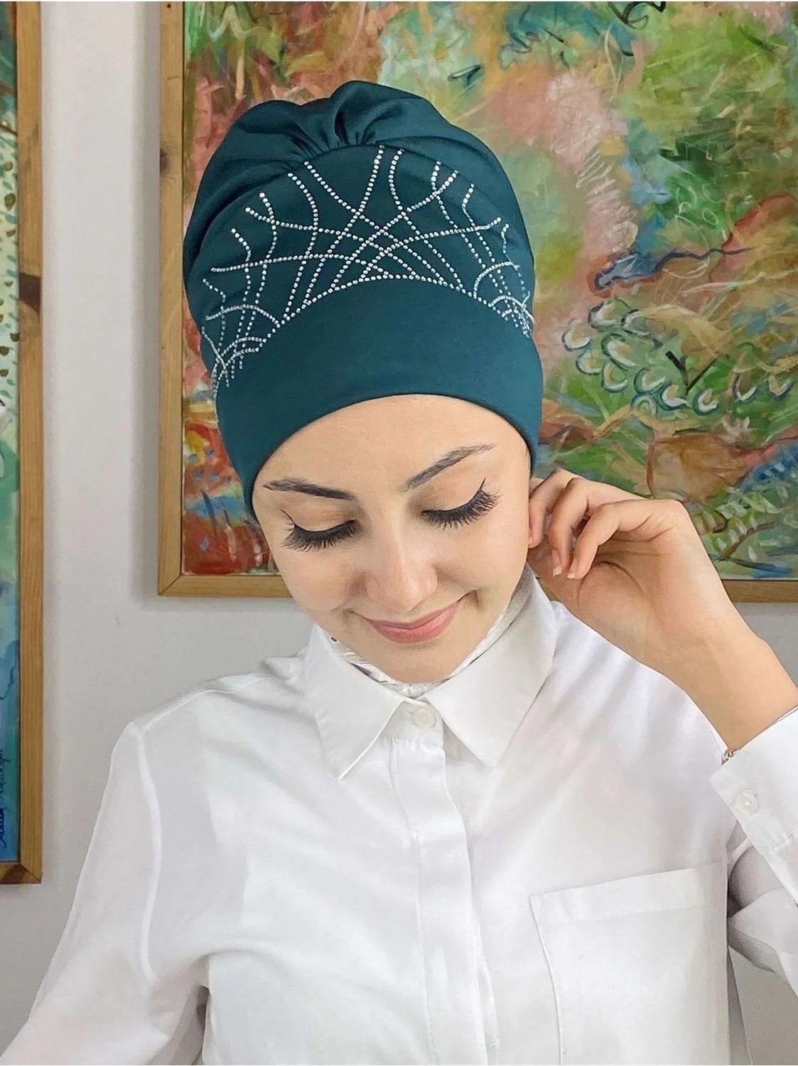 Butik Ambar Taç Model Taşlı Petrol Yeşili Bone görsel 4