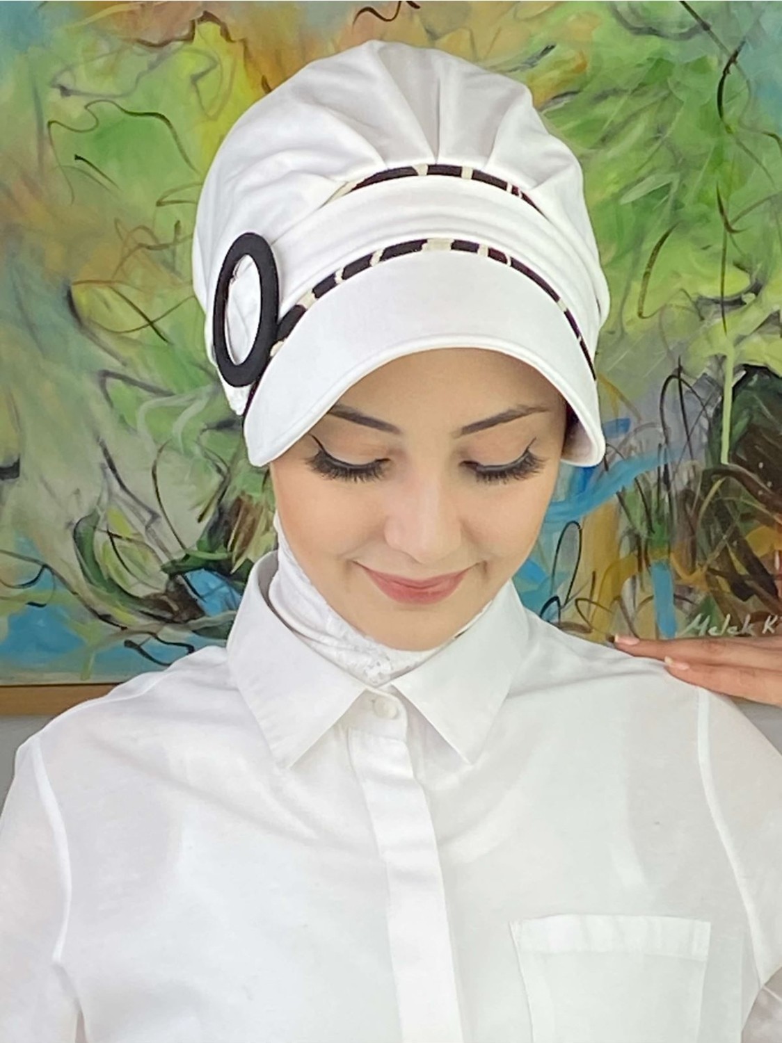 Butik Ambar Nazlı Model Tokalı Siyah Zebra Desenli Tesettür Beyaz Şapka görsel 3