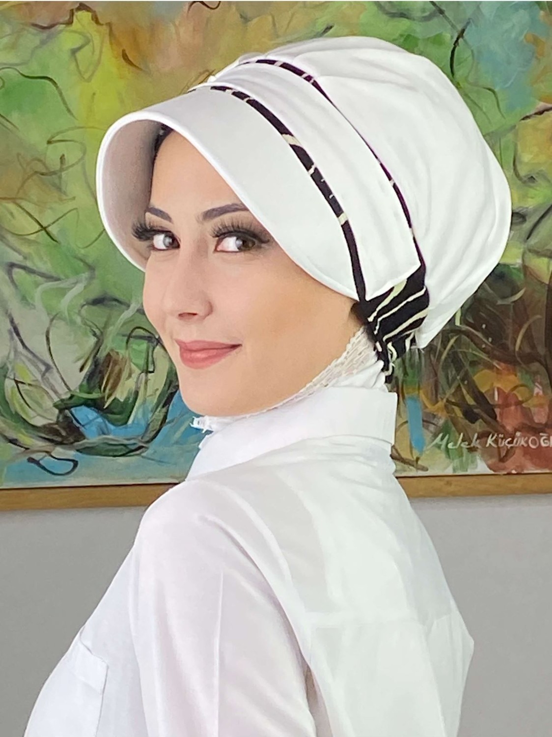 Butik Ambar Nazlı Model Tokalı Siyah Zebra Desenli Tesettür Beyaz Şapka görsel 4