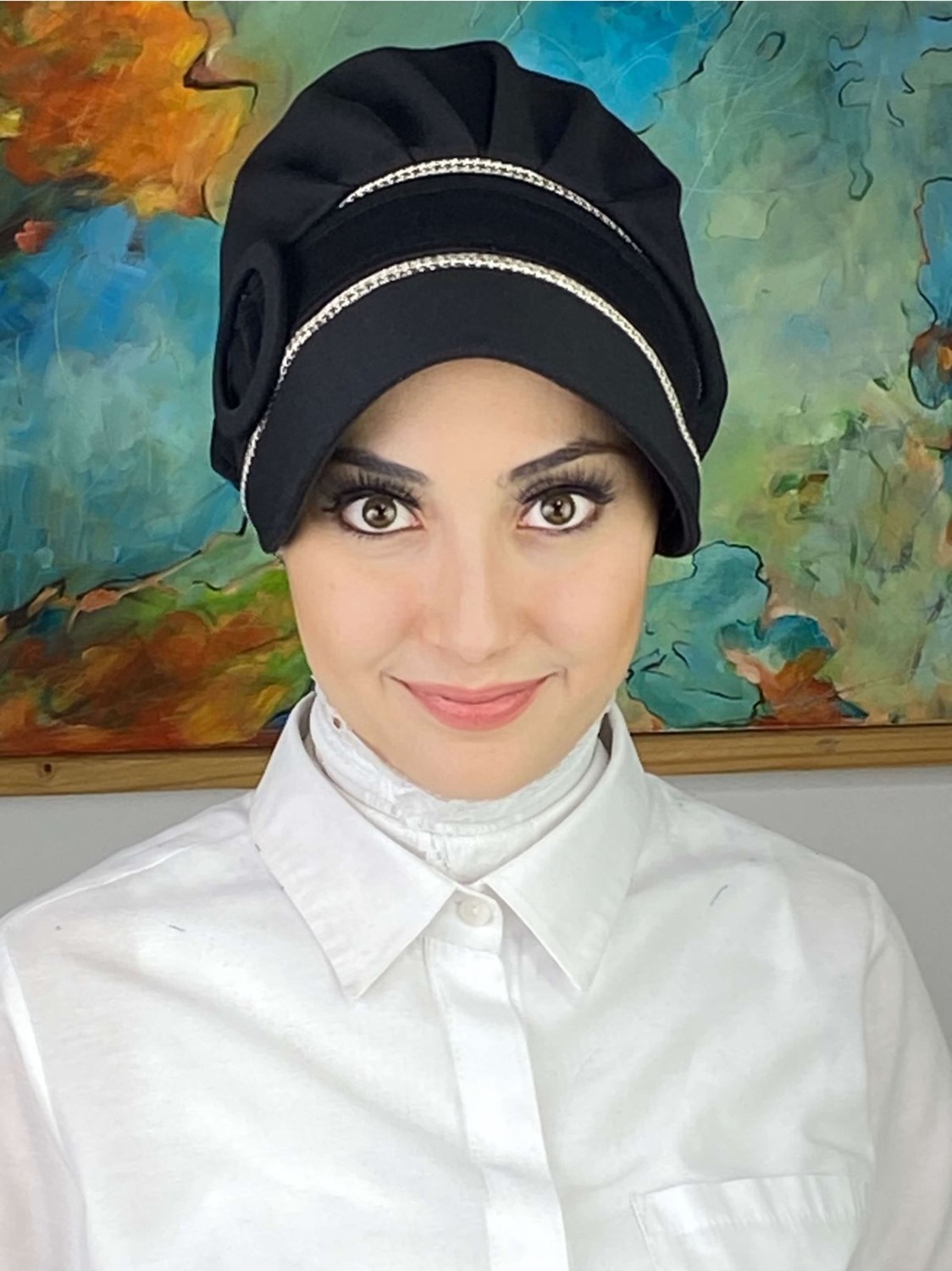 Butik Ambar Nazlı Model Tokalı Küçük Sütlü Kahve Kazayaklı Tesettür Siyah Şapka görsel 3