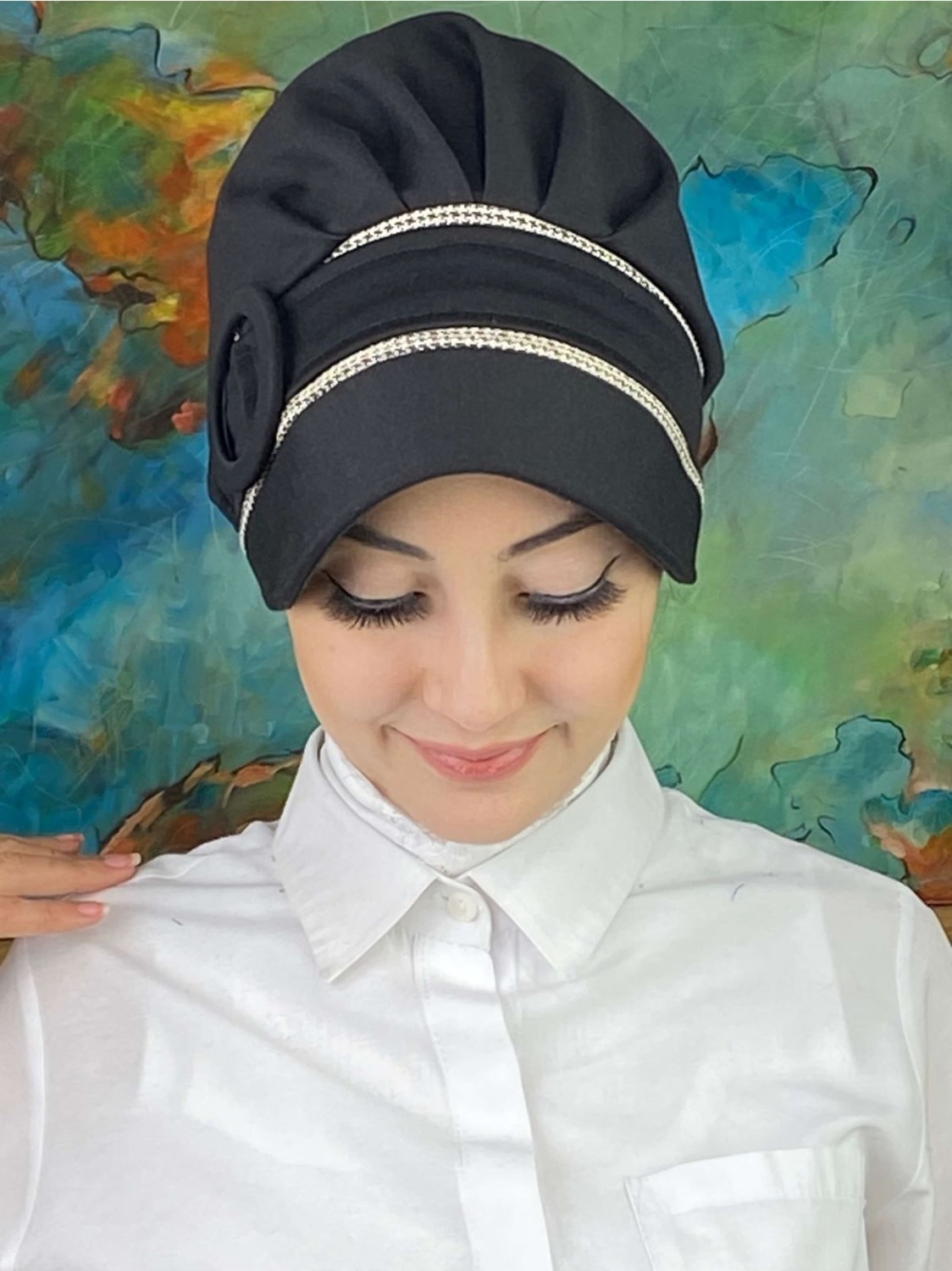 Butik Ambar Nazlı Model Tokalı Küçük Sütlü Kahve Kazayaklı Tesettür Siyah Şapka görsel 4