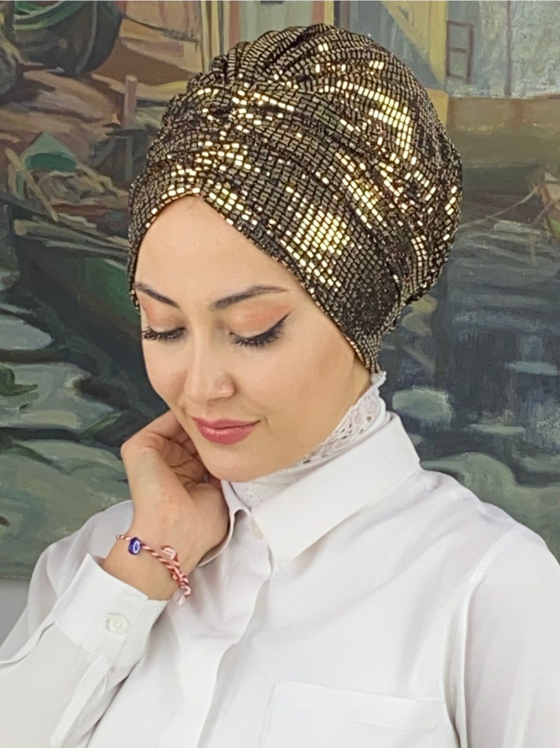 Butik Ambar Altın Pullu Büzgülü Bone görsel 3