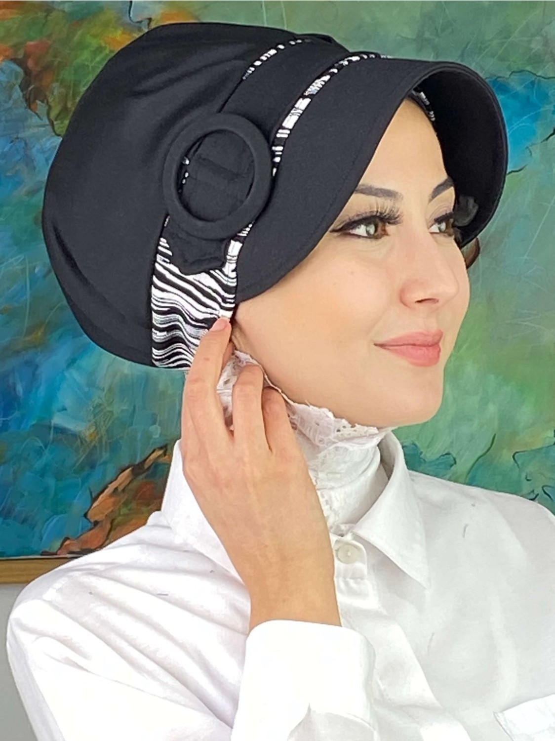 Butik Ambar Nazlı Model Tokalı Ince Çizgili Tesettür Siyah Şapka