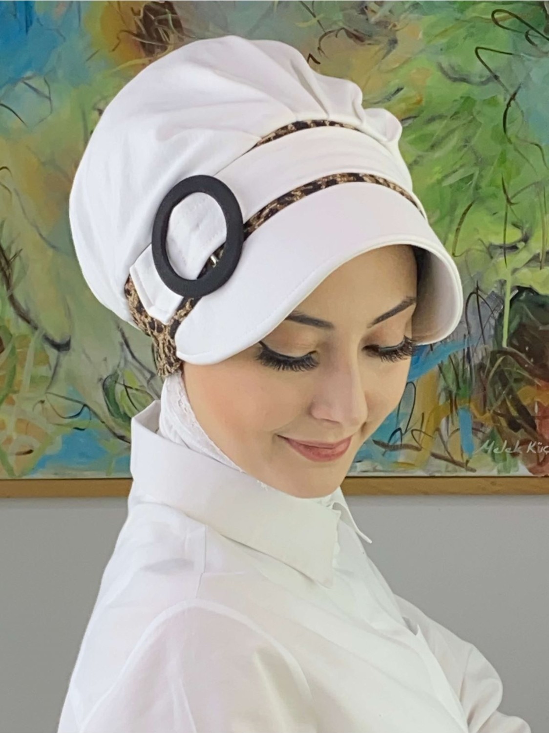 Butik Ambar Nazlı Model Tokalı Leopar Desenli Tesettür Beyaz Şapka görsel 2