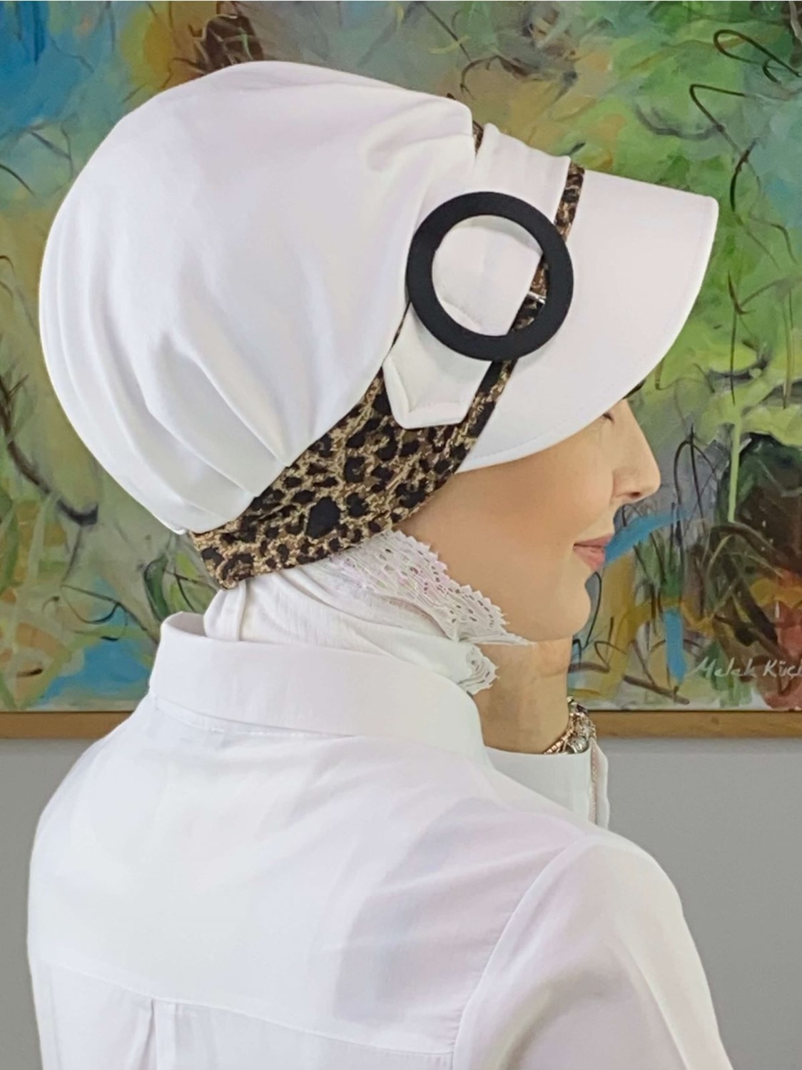 Butik Ambar Nazlı Model Tokalı Leopar Desenli Tesettür Beyaz Şapka görsel 3
