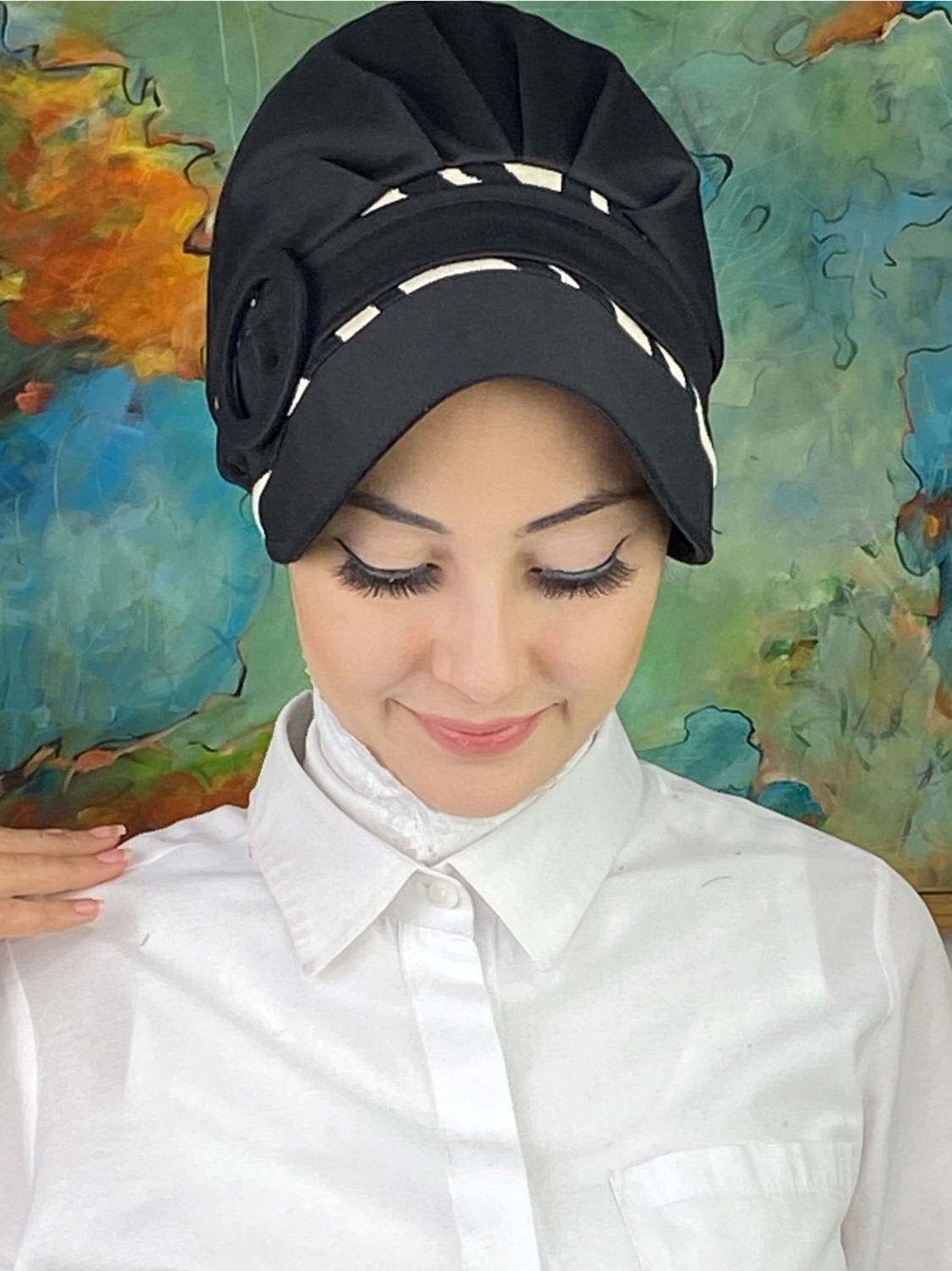 Butik Ambar Nazlı Model Tokalı Iri Krem Çizgili Zebra Desen Tesettür Siyah Şapka görsel 2