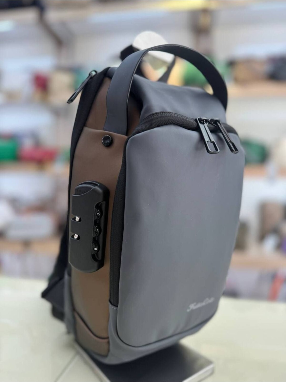 Woodhub Su Geçirmez 7 Gözlü Kilitli Unisex Çapraz Çanta, USB Çıkışlı, Gri