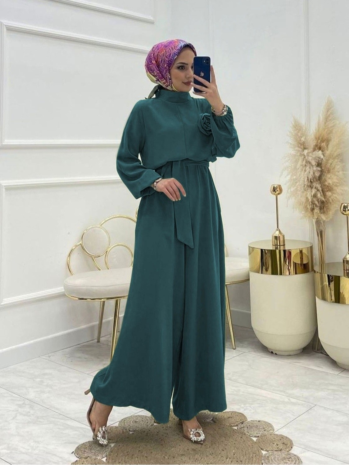 Moda Morfo Dik Yaka Kemerli Güllü Tulum -Vizon