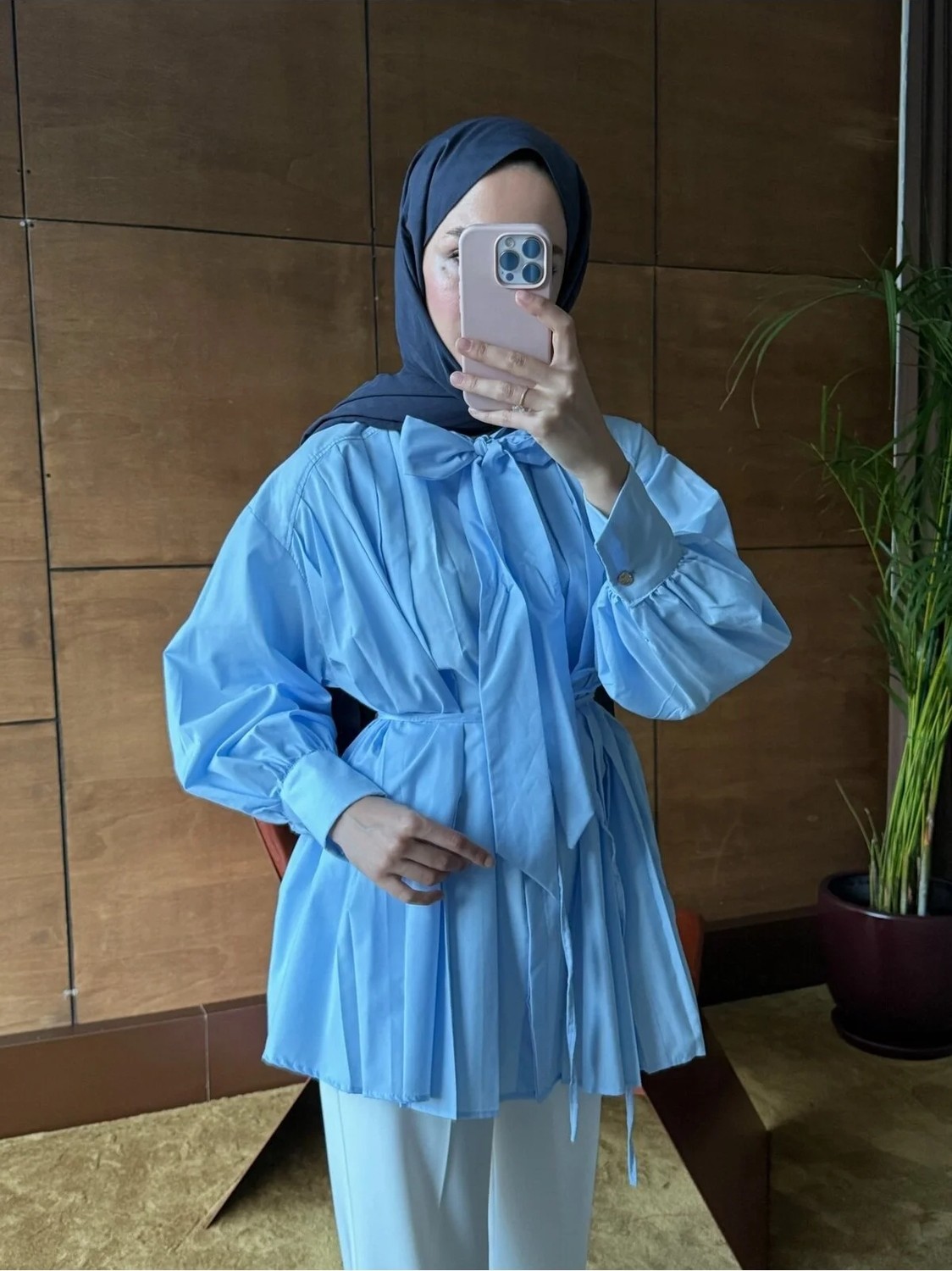 Moonsc Kadın Rahat Kesim Önü Pileli ve Bel Bağlamalı Kahverengi Tesettür Gömlek görsel 8