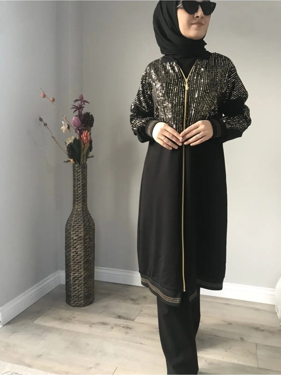 Aysun Aydemir Gold Detaylı Fermuarlı Siyah Eşofman Takımı görsel 4